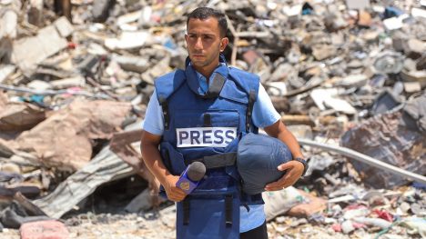 Periodistas bajo fuego en Gaza: pruebas, derecho y deber de protección