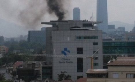 Se produjo falla eléctrica: evacúan Clínica Santa María por emanación de humo