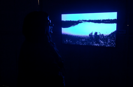 "Lo que persiste": cinco miradas chilenas sobre el videoarte en la Bienal SACO