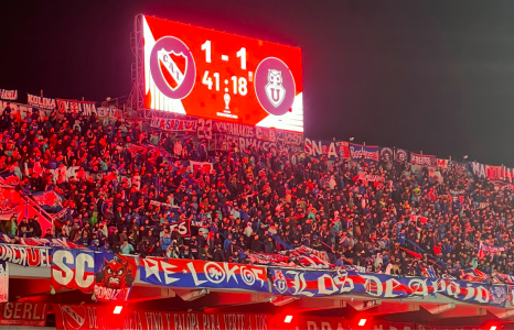 Suspendido partido de la U ante Independiente por incidentes entre barras