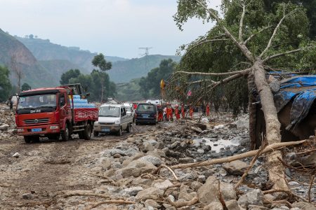 Sube a 15 cifra de muertos por torrentes de montaña en provincia china de Gansu
