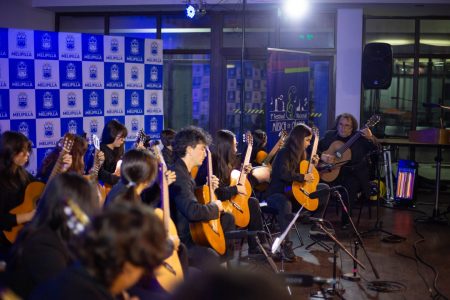 Conjunto de Guitarras Newén en Isla Negra
