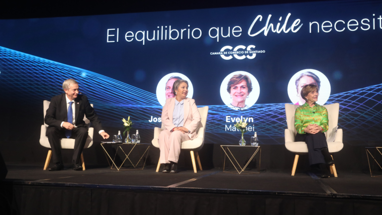 Matthei no se baja: la nueva estrategia para conectar con la centroderecha al estilo alemán
