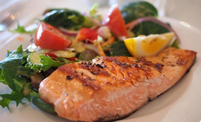 Dieta antiinflamatoria: beneficios, límites y comparación con la dieta mediterránea
