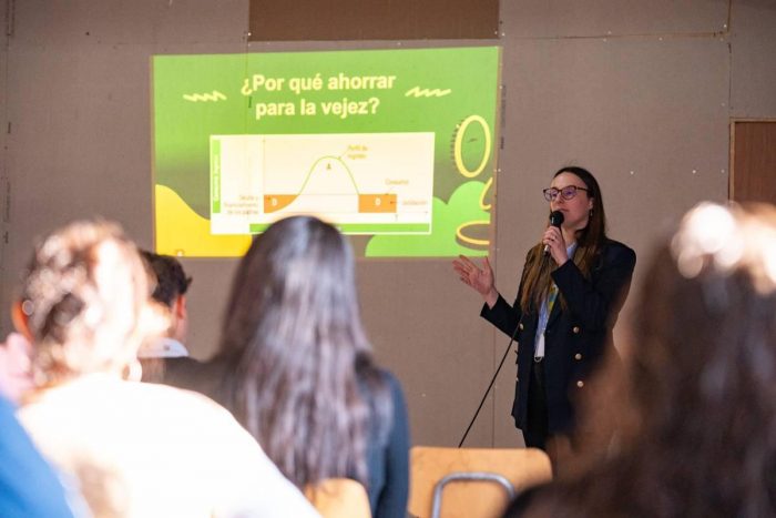 Educación financiera impulsa a 300 emprendedoras en Chile