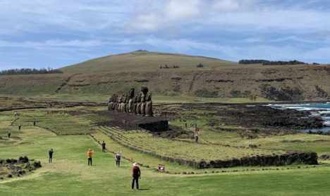 La subida del mar amenaza con tragarse los moáis de Rapa Nui