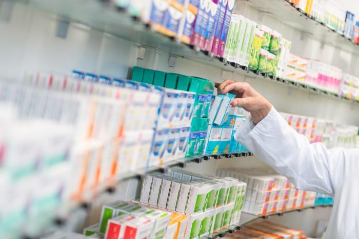 Gasto en medicamentos en Chile creció 80% en 13 años: hogares absorben el mayor costo en salud