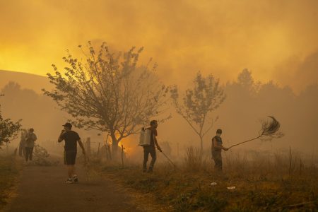 "Quedan horas difíciles", advierte el Gobierno español en medio de históricos incendios