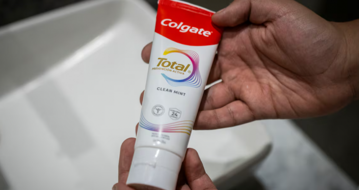 Sernac alerta retiro de pasta de dientes en Chile por efectos adversos
