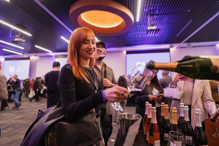 Feria de vinos emergentes se toma Providencia con una experiencia interactiva y sensorial