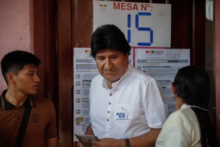 Bolivia: Morales anula su voto y advierte que el Gobierno tiene un plan para cometer un "fraude"