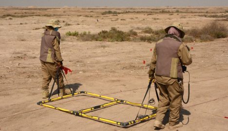 Un muerto y varios heridos por explosión de artefactos sin detonar en Irán