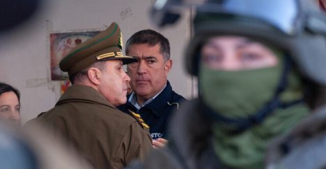 Profesor del INBA rociado con bencina: Desbordes anuncia querella y promete perseguir a violentistas