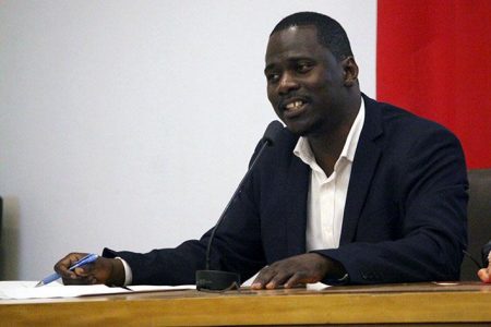 Profesor haitiano en Chile lanza segundo libro: “todo lo que escribo aquí tiene que ver con Chile"