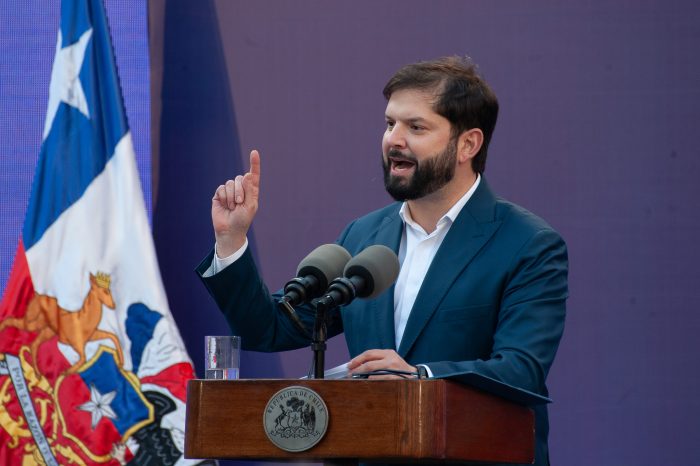 Boric critica a Trump por “censura” a museos y cuestiona situación de artistas en Argentina
