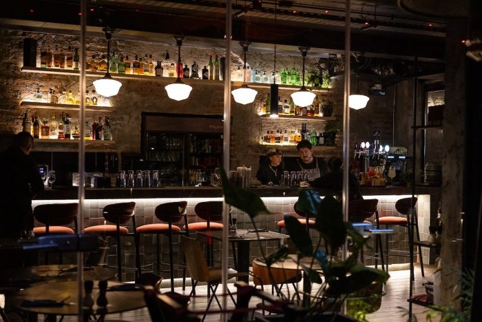 Mayan Bar: local de barrio y buena música en Providencia