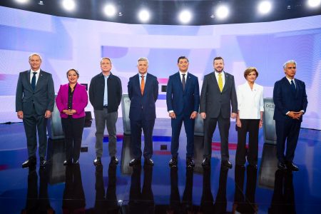 Bots, pensiones y seguridad: sigue en vivo los enfrentamientos de los ocho candidatos a La Moneda