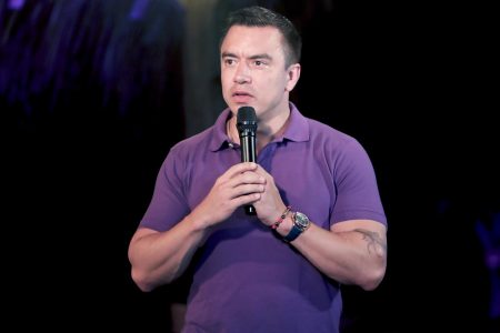 Presidente de Ecuador insiste en llamar a un referéndum para una nueva Constitución