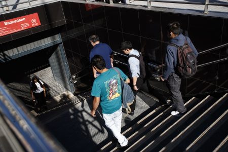 Metro de Santiago implementa operación parcial en Línea 1: revisa el estado de la red