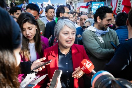 Jara presenta propuesta en salud: busca realizar mamografías sin dolor con tecnología avanzada