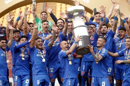 Universidad de Chile vence a Colo Colo y se corona campeón de la Supercopa