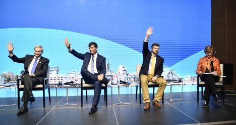 Foro en Valdivia deja emplazamiento de Matthei a candidatos y Kast haciendo promesa