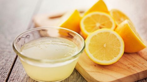 Agua con limón en ayunas: beneficios y precauciones de esta práctica matutina