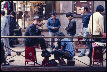 Así era el Chile de Allende: publican libro con fotografías a color de la Unidad Popular