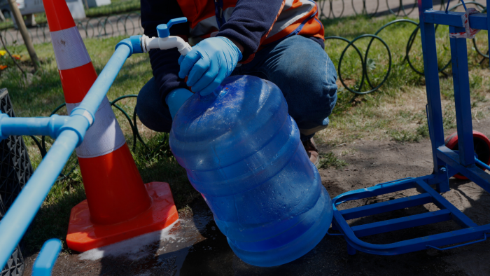 Corte de agua en seis comunas de la RM: recomendaciones para almacenar de forma segura