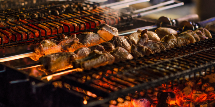 Asados dieciocheros: el vacuno sigue liderando, pero el pollo y el cerdo ganan terreno en septiembre