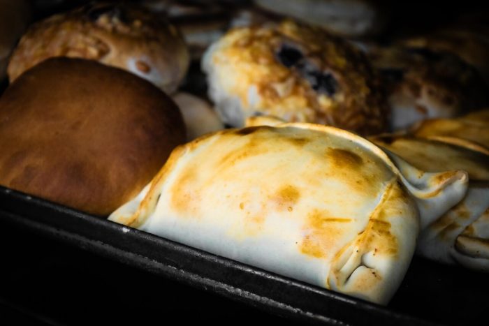 Las mejores empanadas de pino en Santiago 2025: precios, ubicaciones y dónde comprarlas