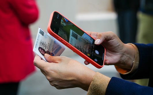 Licencia de conducir digital llega a la Región Metropolitana: conoce cómo obtenerla aquí
