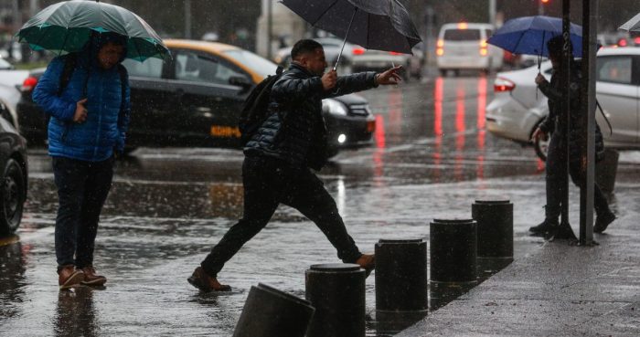 Lluvia y nieve regresan a Santiago este viernes tras brusco cambio de temperaturas