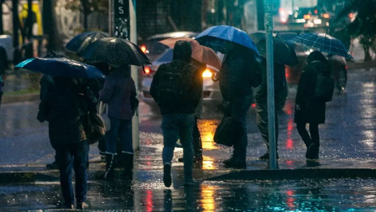 Pronóstico de la semana para Santiago: este día vuelven las lluvias a la RM