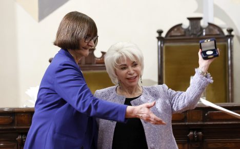 "Me ha tocado un destino digno de novela": U. de Chile da Medalla Rectoral a autora Isabel Allende