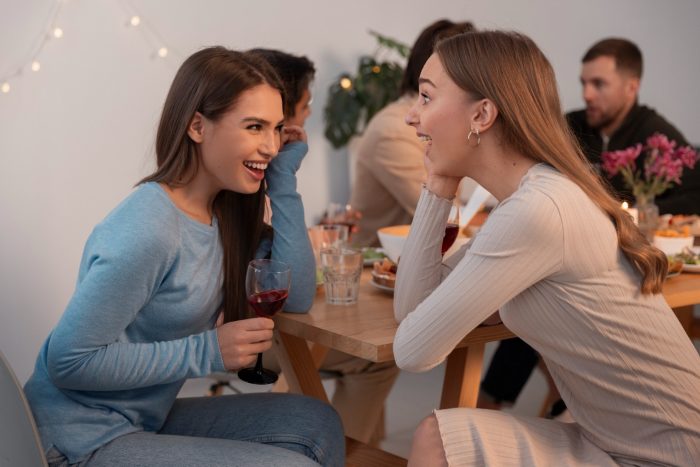 Boysober: la tendencia que invita a mujeres a pausar las citas para priorizar su bienestar emocional