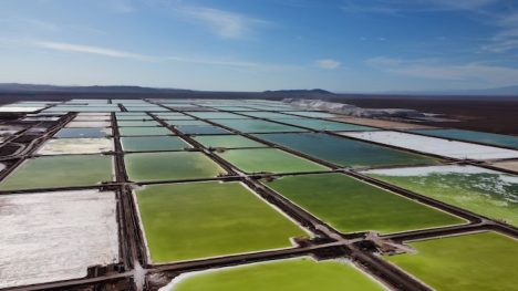 Acción de SQM cae con fuerza tras anuncio de venta parcial de su socio Tianqi