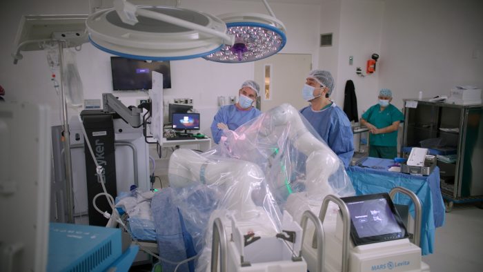 Chile marca un hito con la primera cirugía autónoma guiada por inteligencia artificial