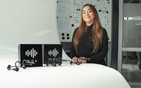 Chilena gana premio de la Unión Europea con dispositivo para personas con discapacidad visual