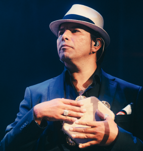 Torito Alfaro, cantor: “La cueca no compite nadie, el que se encanta con ella no la puede soltar"