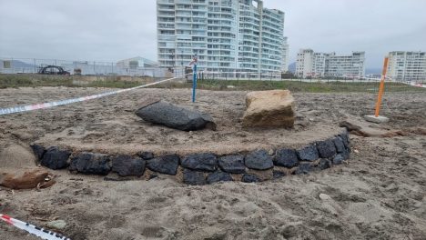 Hallan estructura centenaria junto a faro en La Serena
