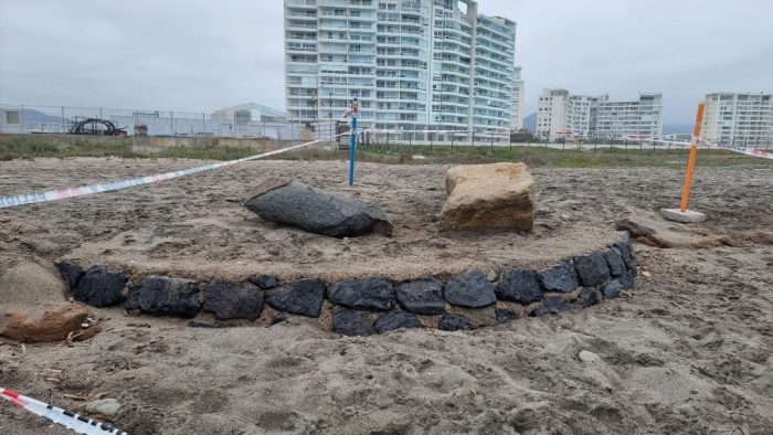 Hallan estructura centenaria junto a faro en La Serena
