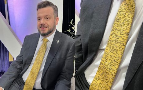 La polémica corbata que Kaiser usó en el debate presidencial