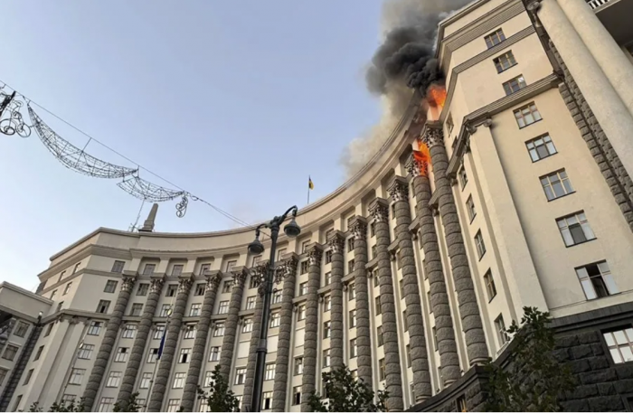 Rusia escala sus ataques con un récord de drones que alcanzan la sede del Gobierno en Kiev