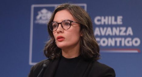 Ministra Vallejo reitera emplazamientos a Kast por red de bots y descarta falta de prescindencia