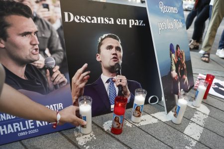 Asesino de Kirk sigue prófugo en EEUU tras hallazgo de arma: FBI publicó 2 fotografías de sospechoso