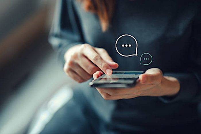 Rompiendo barreras de comunicación con la traducción simultánea