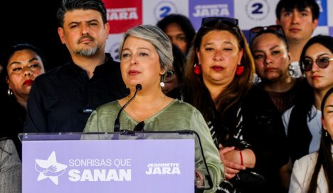 Jara intenta calmar las aguas: promete programa en los próximos días y responde a críticas internas