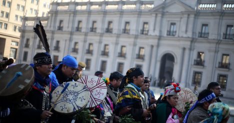 Diálogo y más militares en el sur: Gobierno apuesta por desactivar conflicto por consulta indígena