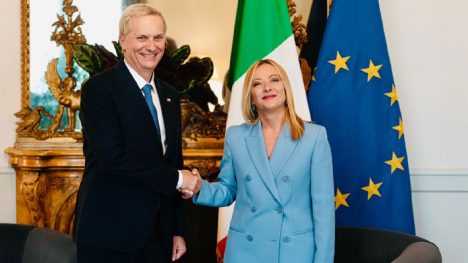 Kast viaja a Italia y se reúne con Primera Ministra por políticas migratorias